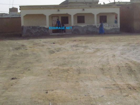 Des élèves qui viennent s'inscrire