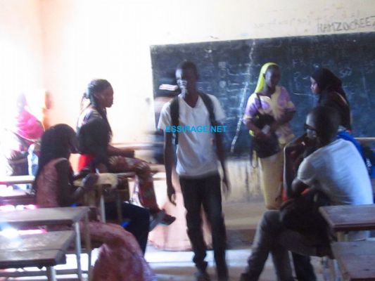 D'autres sont dans leur  classe sans professeur